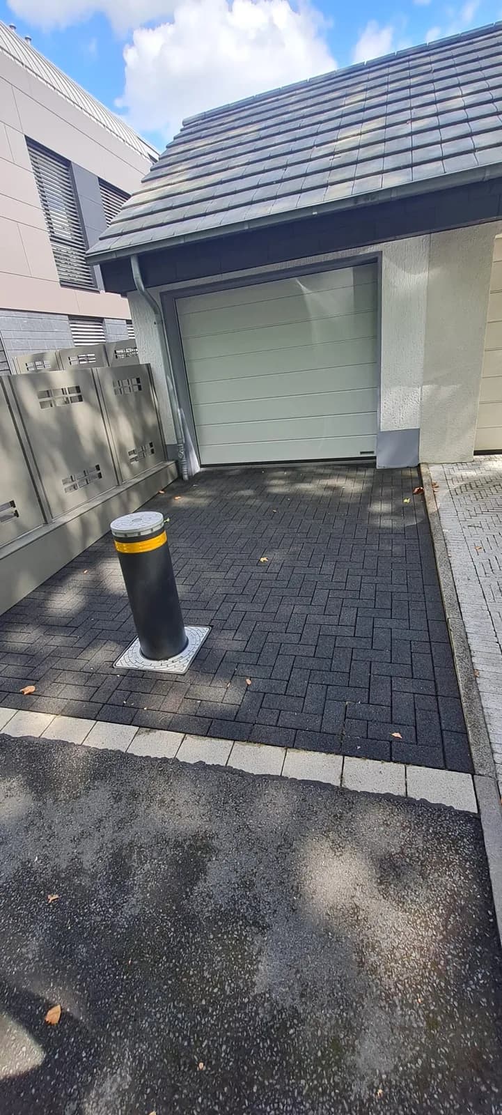 Gepflasterter Außenbereich am Gebäude – Nachher, Aufnahme 1