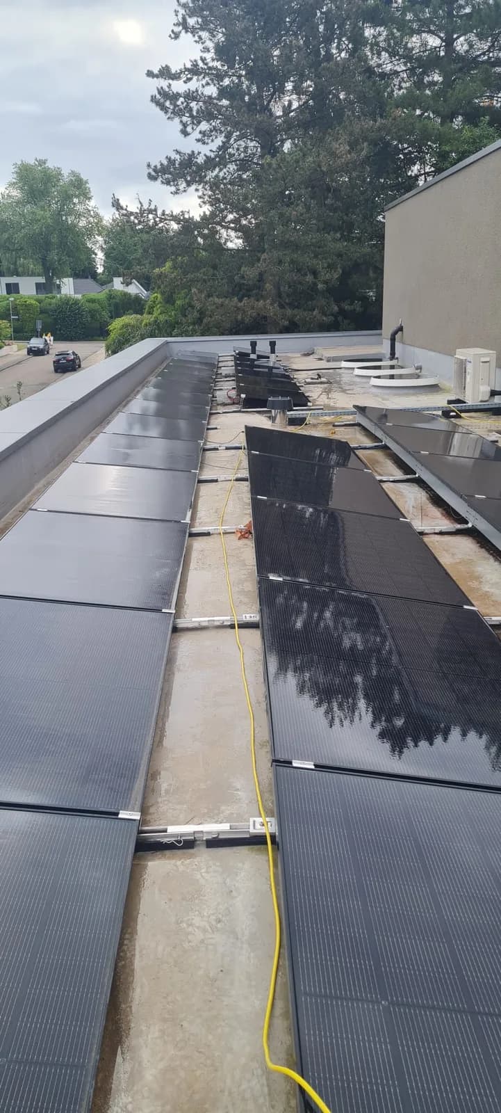 Solarmodule auf einem Flachdach – Nachher, Aufnahme 1